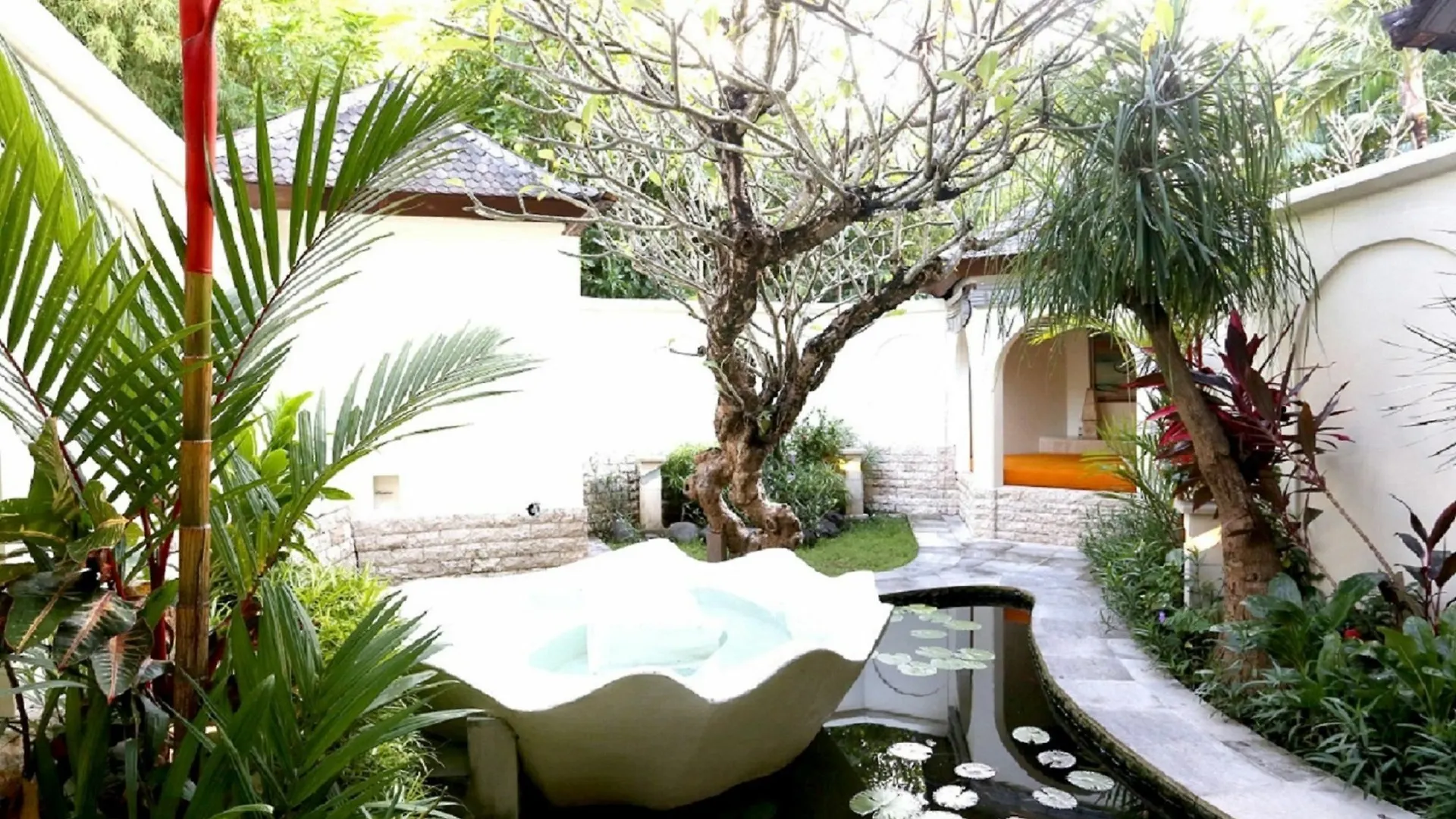 Urbanest Inn Villa Seminyak  3*, Seminyak (Bali)