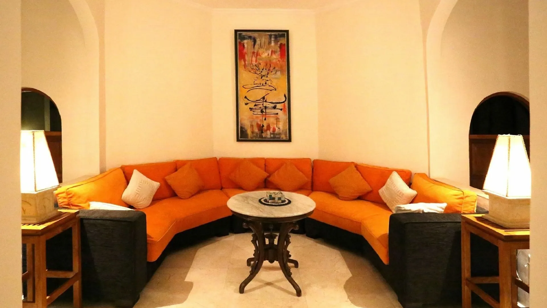 Urbanest Inn Villa contacts